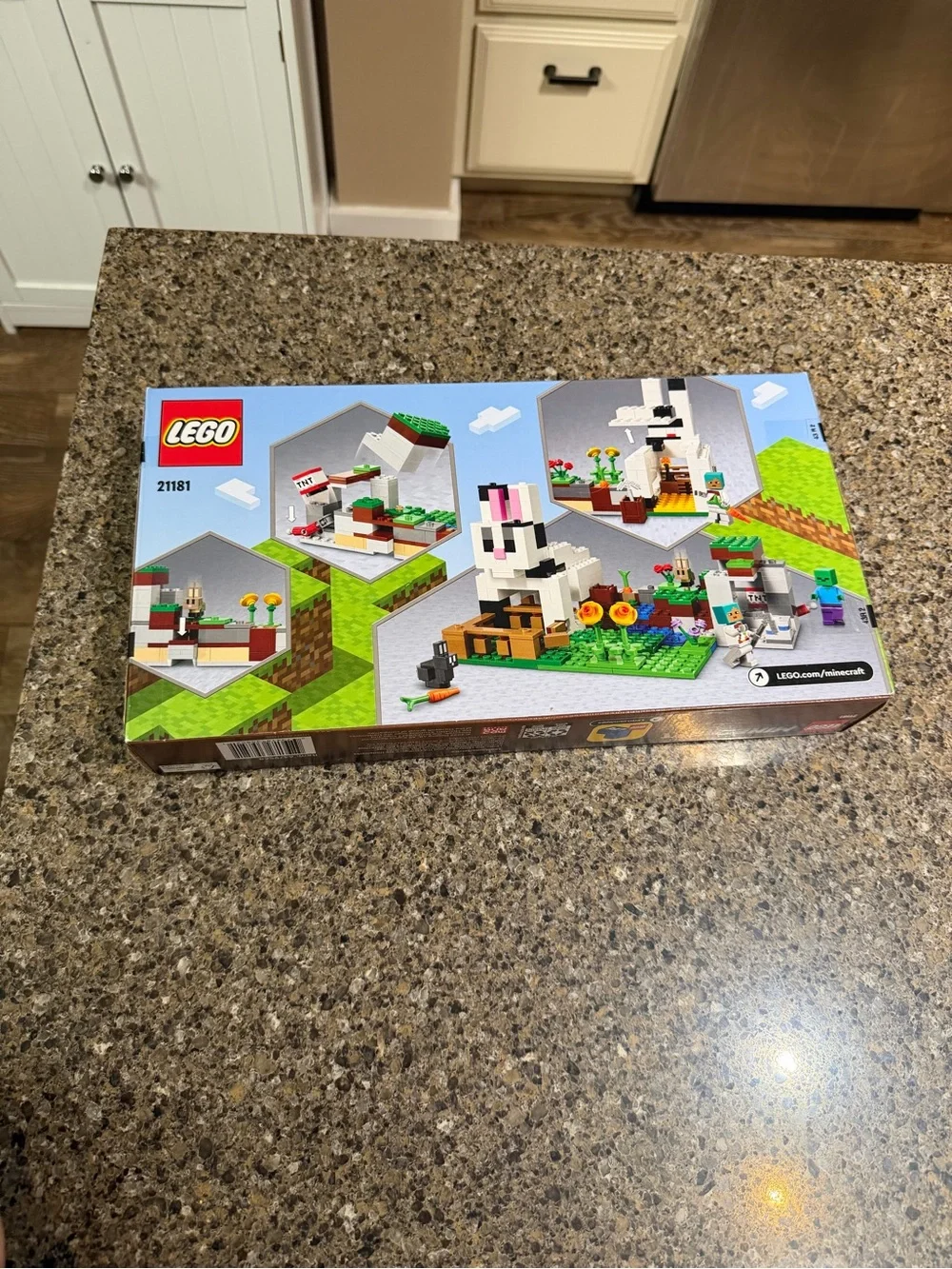 Lego Minecraft Bunny Garden Set - White, Green, Brown, Blue